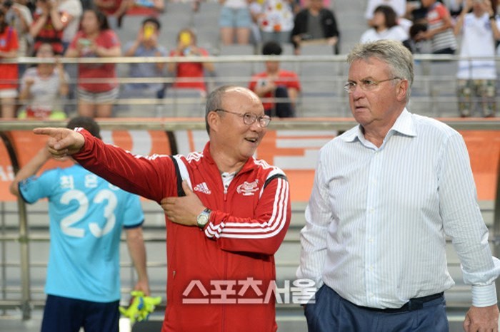 HLV Hiddink muốn đánh bại ông Park và U22 Việt Nam