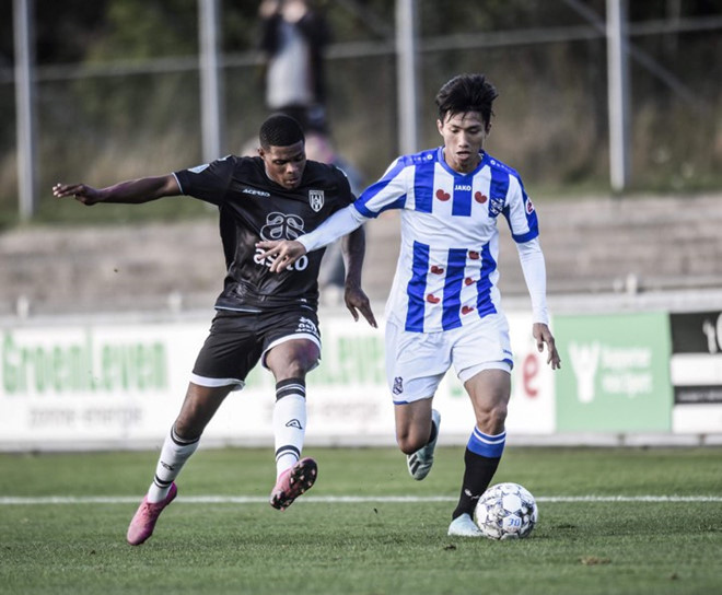 CĐV Heerenveen muốn Văn Hậu được đá chính