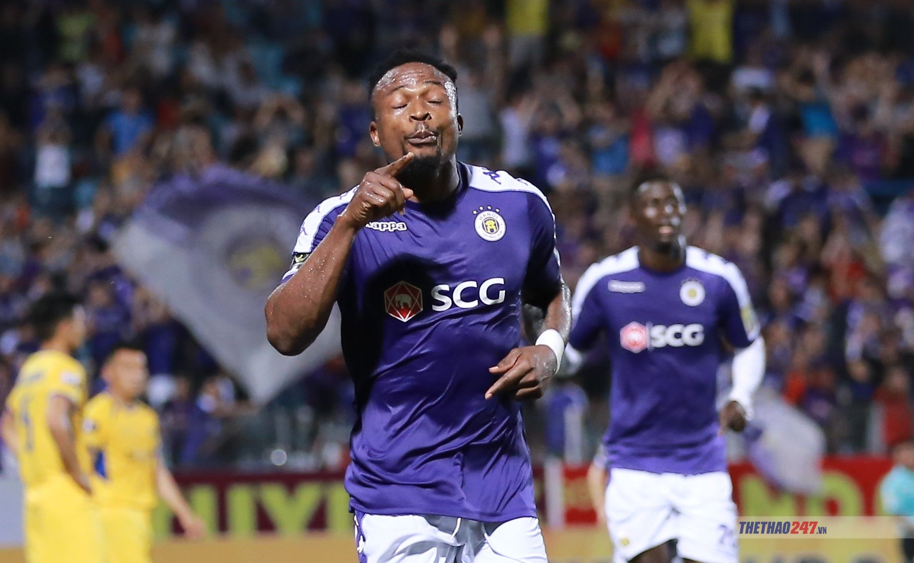 Hà Nội có thể phá dớp trước đối thủ kị dơ Khánh Hoà Tiền đạo Hà Nội FC ăn mừng bàn thắng. Ảnh: Ngọc Bảo