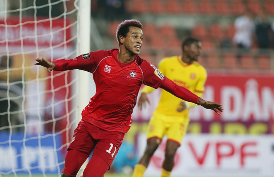 Jeremie Lynch dẫn đầu danh sách vua phá lưới với 4 bàn thắng. V-League 2019, Hà Nội, Omar, Oseni, vua phá lưới V-League, vua phá lưới