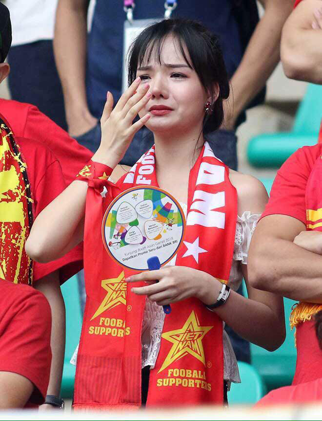phan thủy tiên, phan thuỷ tiên 1997, nữ cổ động viên asiad 2018, nữ cổ động viên việt nam, hot girl việt nam