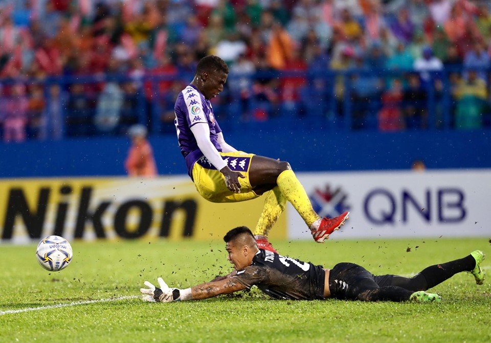 Thủ môn Đức Cường gây ấn tượng mạnh trong trận chung kết lượt đi AFC Cup 2019 fox sports asia, chung kết AFC Cup 2019, bình dương vs hà nội fc, Văn Quyết