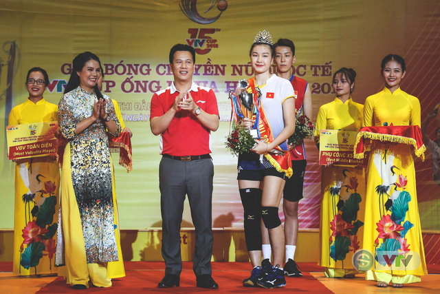 Kim Thanh giành vương miện Hoa khôi VTV Cup 2018. Ảnh: VTV đặng thị kim thanh, hoa khôi bóng chuyền, vtv cup 2019, kim thanh và kim liên sang đài loan
