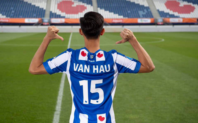 Đoàn Văn Hậu mặc áo số 15 ở CLB SC Heerenveen mức lương của đoàn văn hậu, đoàn văn hậu sang hà lan, đoàn văn hậu, sc heerenveen