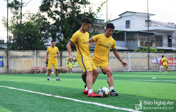SLNA đang đối mặt với sự ra đi của hàng loạt trụ cột. Ảnh: Báo Nghệ An chuyển nhượng v-league 2020, cập nhật chuyển nhượng v-league, tin chuyển nhượng v-league, v-league 2019