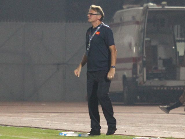 HLV Philippe Troussier không hài lòng với màn trình diễn của các học trò Kết quả U19 Việt Nam 4-1 U19 Guam, hlv philippe troussier, bxh vòng loại u19 châu á 2020, u19 việt nam