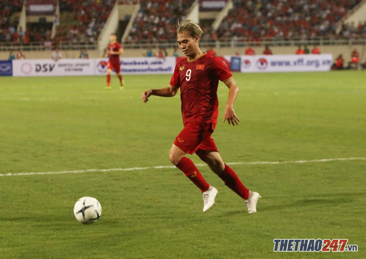 Phóng viên UAE đánh giá Văn Toàn là cầu thủ nguy hiểm nhất Việt Nam. Ảnh: Lê Thành Việt Nam vs UAE, vòng loại world cup 2022, văn toàn, hlv park hang seo, hlv Bert van Marwijk