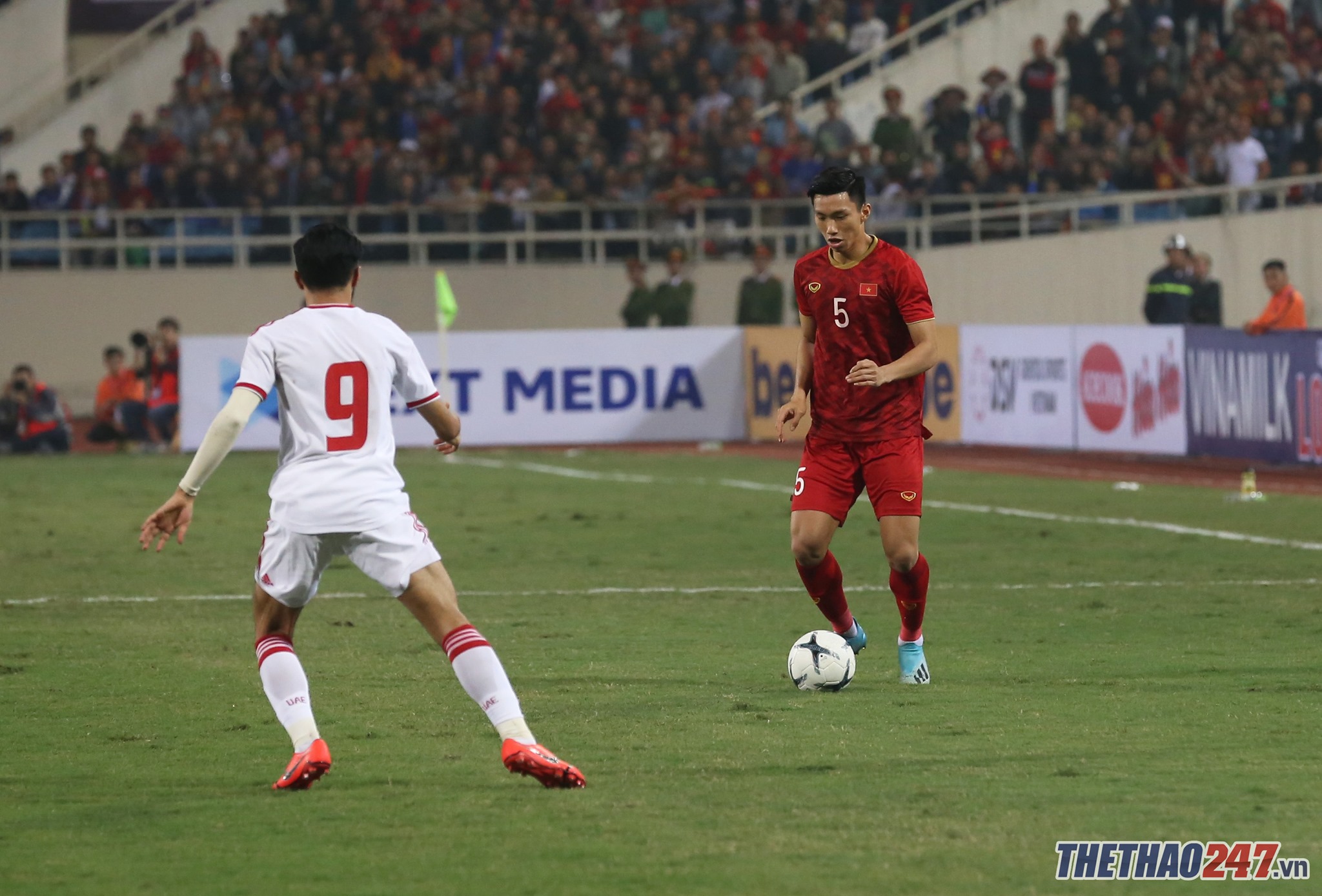 Đoàn Văn Hậu thi đấu mạnh mẽ và tốc độ bên hành lang cánh trái Việt Nam vs UAE, đoàn văn hậu, vòng loại world cup 2022, bảng g vl wc 2022