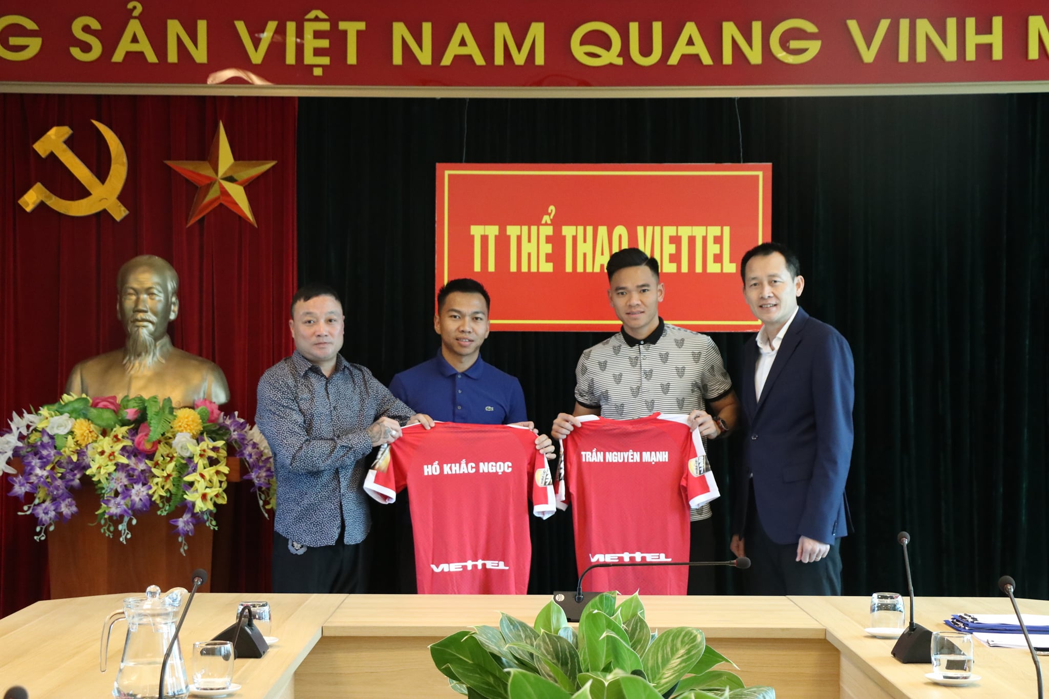 Khắc Ngọc, Nguyên Mạnh gia nhập Viettel nguyen manh va khac ngoc