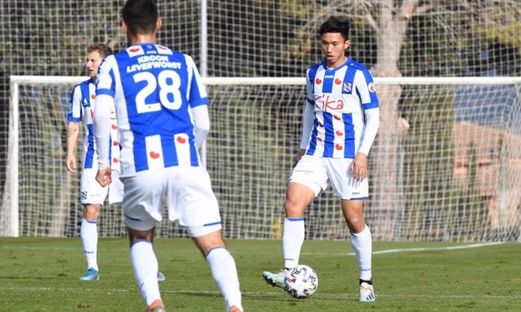Đoàn Văn Hậu ra sân giúp Heerenveen chiến thắng doan van hau