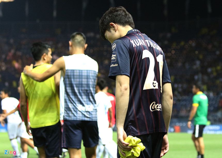 Xuân Trường không nên quá lo lắng mà chuyên tâm vào tập luyện. Ảnh: Zing xuan truong, buriram, xuan truong du bi, xuan truong mat tich buriram