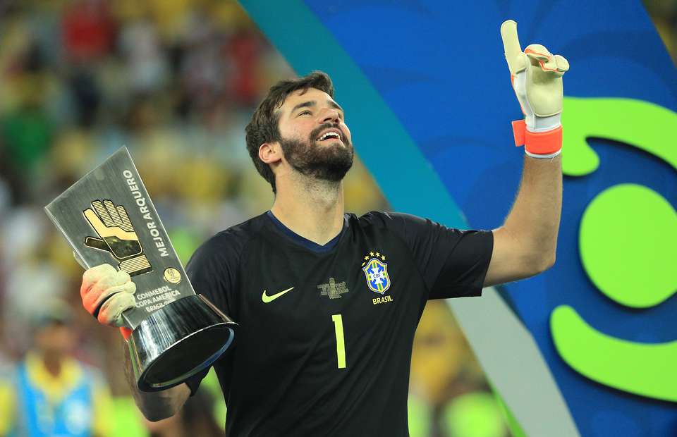 Alisson ẵm trọn danh hiệu thủ môn xuất sắc nhất thế giới do CĐV bình chọn Alisson Becker, alisson, thủ thành alisson becker, thủ môn liverpool, thủ thành liverpool, brazil, brazil vs peru, copa, copa america, copa america 2019, thủ thành brazil, alisson danh hiệu, alisson quả bóng vàng 2019