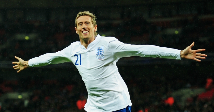 Peter Crouch nổi tiếng với chiều cao đặc biệt của mình sếu vườn, sếu vườn peter crouch, peter crouch, crouch, peter crouch giải nghệ, peter crouch cao bao nhiêu, peter crouch liverpool, liverpool, tam sư, ngoại hạng anh, premier league, điệu nhảy robot của peter crouch