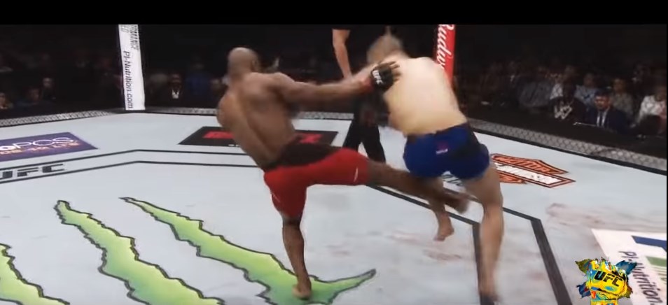 Cú oblique kick của Romero khiến Whittaker phải bay hẳn lên để né tránh. UFC, MMA, những đòn đánh bị cấm trong MMA, oblique kick trong MMA, Stephen Thompson, Darren Till, Jon Jones,
