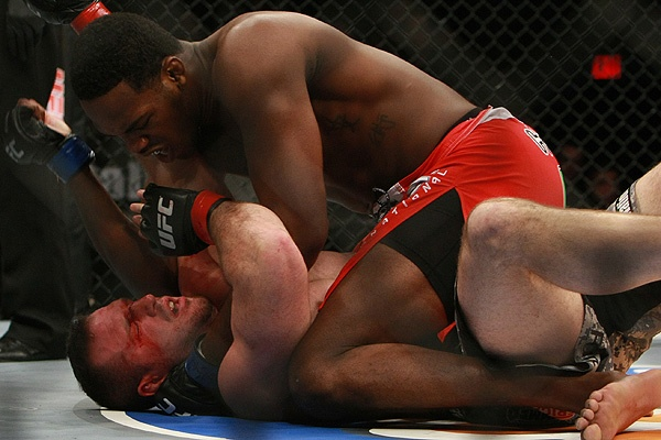 Tình huống chỏ khiến Jon Jones lĩnh trận thua duy nhất trong sự nghiệp. UFC, MMA, chỏ cắm, chỏ 12-6, Eddie Alvarez vs Dustin Poirier, đòn cấm trong MMA, Conor McGregor, John McCarthy