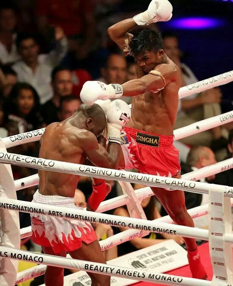 Tại 1 số giải Muay Thái, chỏ 12-6 vẫn hợp lệ. UFC, MMA, chỏ cắm, chỏ 12-6, Eddie Alvarez vs Dustin Poirier, đòn cấm trong MMA, Conor McGregor, John McCarthy