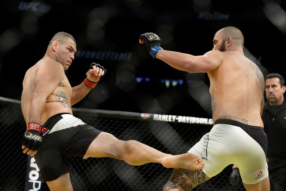 Cain luôn tự tin về phong độ của mình, kể cả khi đối đầu với Jon Jones. cain vs jones, cain velasquez, jon jones, daniel cormier, cain đấu với jon jones,