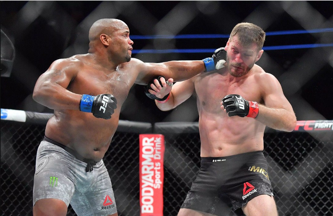 Tái đấu Stipe Miocic liệu sẽ là lần cuối khán giả được nhìn thấy Daniel Cormier trên sàn đấu? daniel cormier, stipe miocic, daniel cormier giải nghệ,