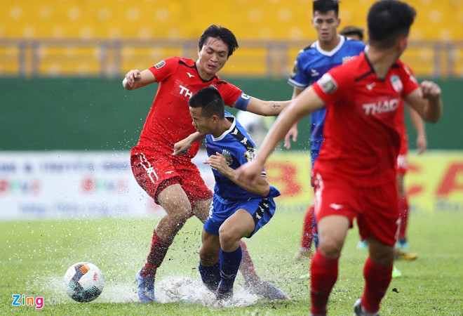 Tuấn Anh thừa nhận HAGL đang rơi vào tình cảnh vô cùng khó khăn. Ảnh: Zing HAGL 0-3 Bình Dương, tien ve tuan anh, tuan anh hagl, vleague