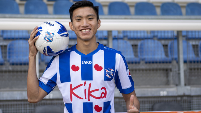 Hàng 'nhái' áo đấu Văn Hậu đang tràn lan tại Việt Nam ao dau sc heerenveen