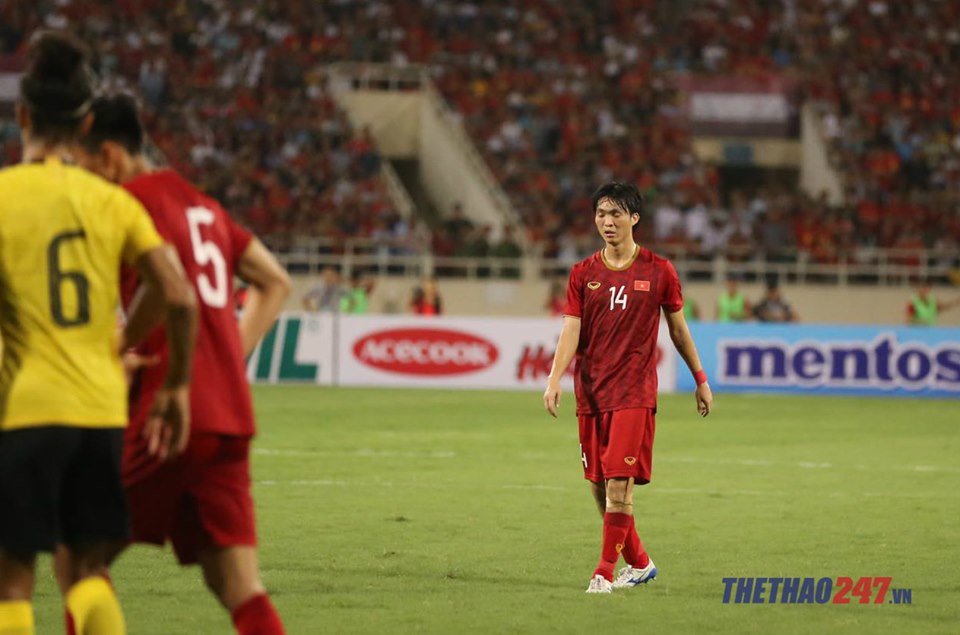 Tuấn Anh dính chấn thương trong trận đấu với Malaysia tuan anh chan thuong