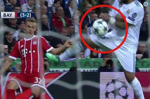 Marcelo thừa nhận bóng đã chạm tay, nhưng tình huống đó trọng tài không thổi pen marcelo
