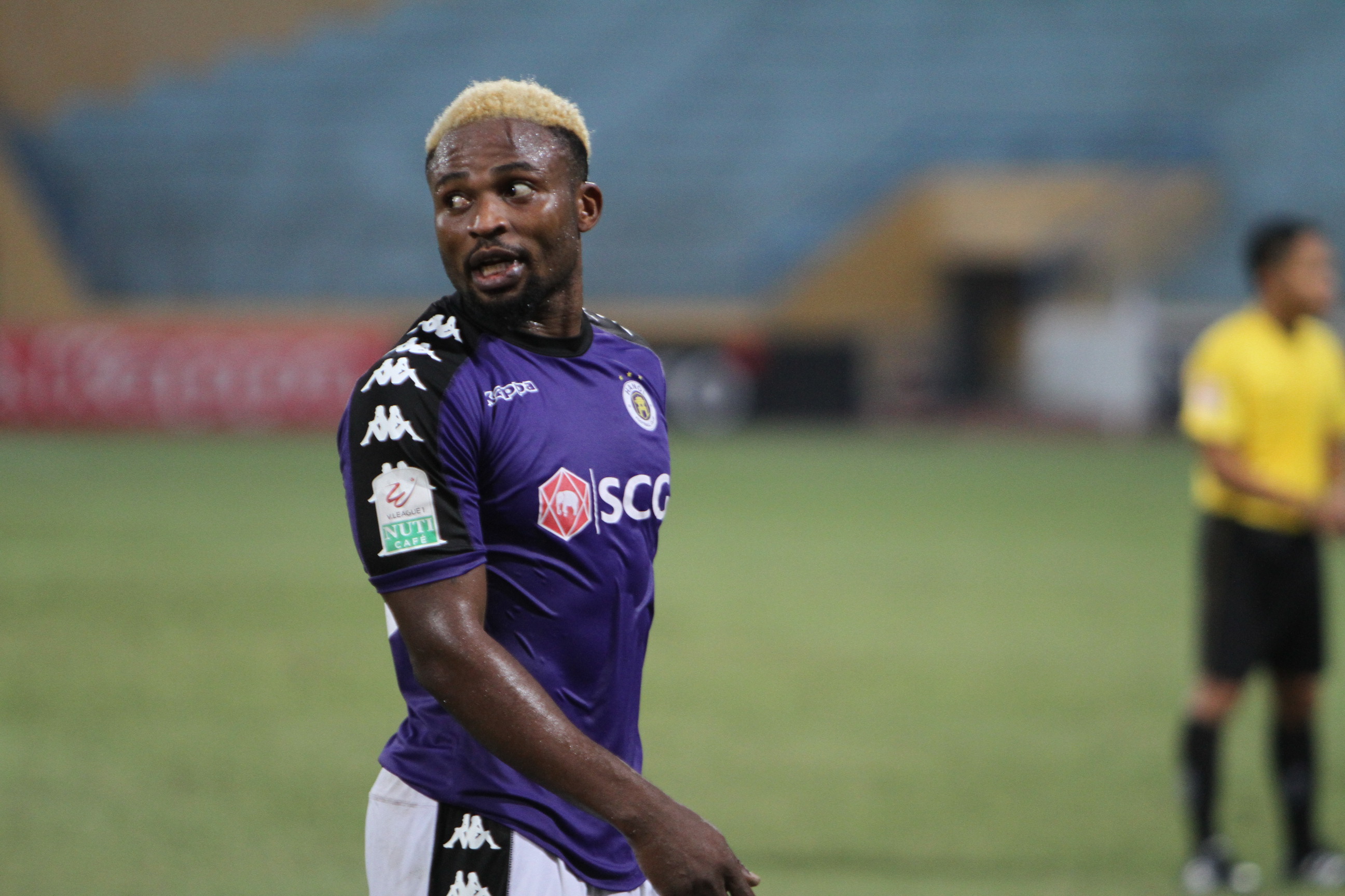 Oseni đoạt danh hiệu Vua phá lưới V-League mùa này. Ảnh: Ngọc Bảo oseni