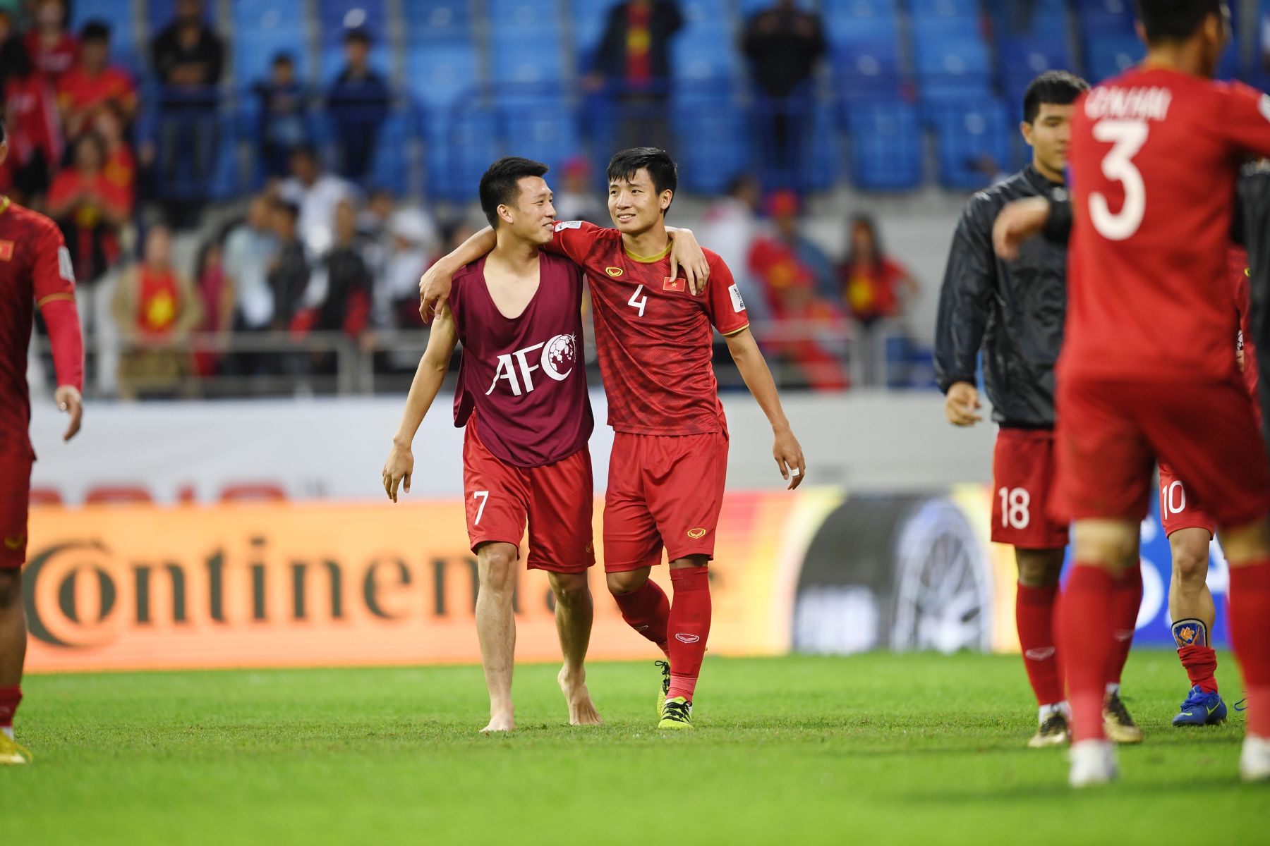 ĐT Việt Nam cần thắng ít nhất 1 trận ở Kings Cup 2019 để giữ vững thứ hạng 16 trên BXH FIFA. Ảnh: AFC viet nam vs kings cup