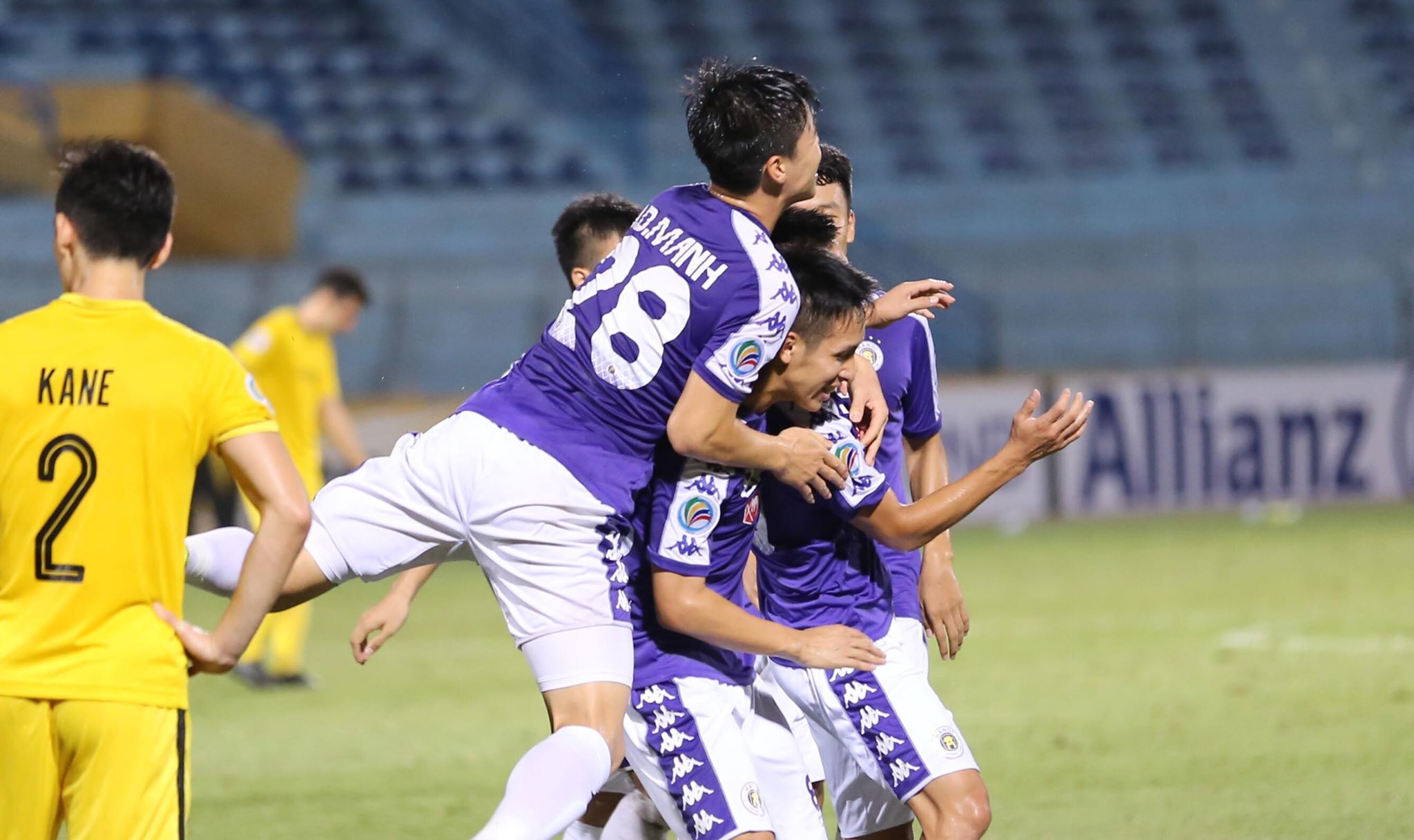 Hà Nội FC được thưởng nóng 300 triệu sau khi vào Chung kết AFC Cup khu vực Đông Nam Á. Ảnh: Ngọc Bảo ha noi fc