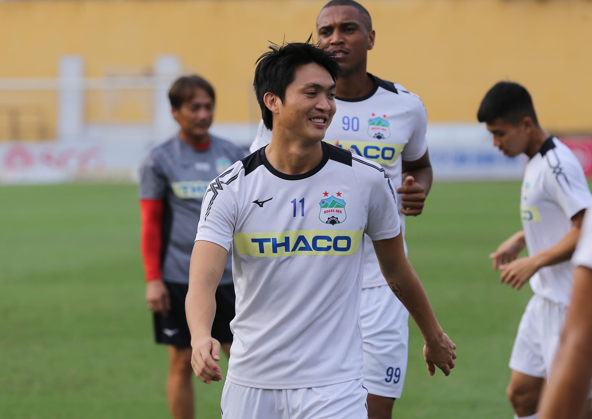 Nụ cười tươi rói, đầy tự tin của Nguyễn Tuấn Anh trên SVĐ Hàng Đẫy. Ảnh: Ngọc Bảo tuan anh 1