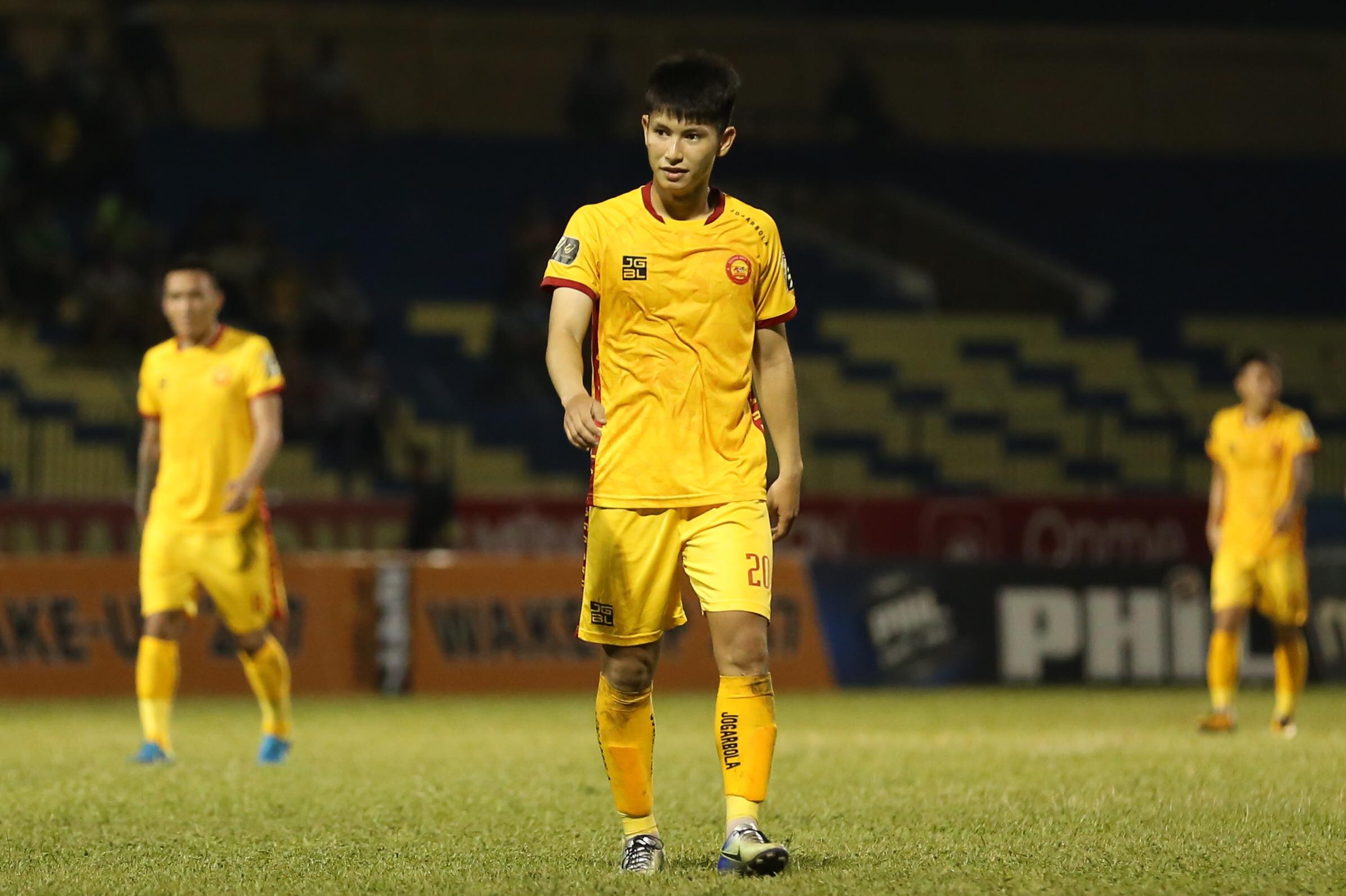 Bên phía Thanh Hóa FC cũng có vài ngôi sao thi đấu dưới sức, không đạt kỳ vọng như Nguyễn Trọng Hùng. Sao trẻ được nhiều lần tiến cử lên U22 Việt Nam chỉ chơi 65 phút rồi ra nghỉ. Ảnh: Ngọc Bảo. nguyen trong hung