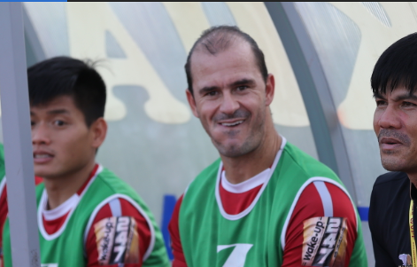 Huỳnh Kesley đã ghi bàn trên chấm penalty để mở tỷ số cho đội chủ nhà. Ảnh: Ngọc Bảo huynh kesley