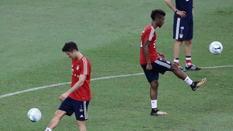 Hai ngôi sao nói trên chắc chắn sẽ phải chịu một án phạt nội bộ Bundesliga, cầu thủ va chạm, cầu thủ Bayern đánh nhau, cầu thủ Bayern va chạm, Lewandowski đánh nhau với Coman, Lewandowski đánh nhau