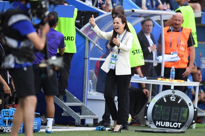 Trưởng đoàn thái Lan khóc nức nở sau bàn thắng lịch sử world cup nữ, thái lan, kỉ lục tại world cup. thái lan lập kỉ lục, thái lan vs chile, sao thái lan, tuyển thái lan