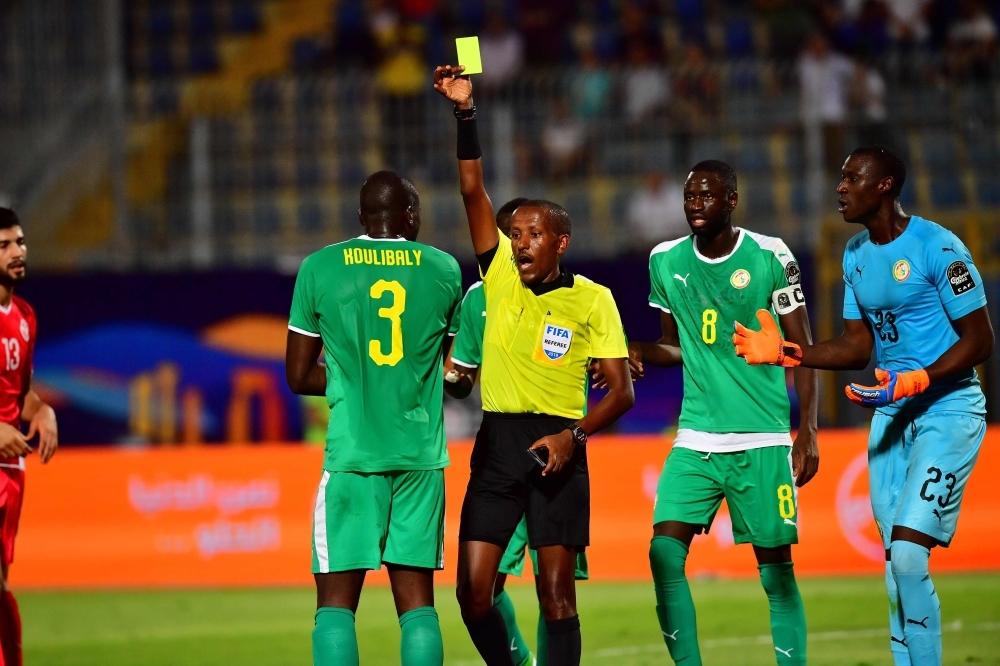 Koulibaly nhận thẻ vàng đáng tiếc chung kết can 2019, lịch thi đấu chung kết can 2019, algeria vs senegal, lịch thi đấu algeria vs senegal, mục tiêu mu, chuyển nhượng mu