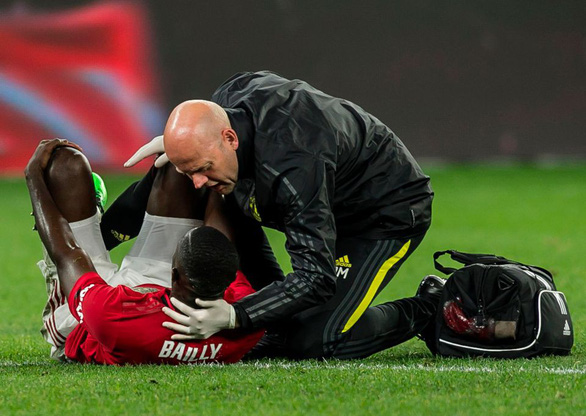 Bailly được chẩn đoán đứt dây chằng đầu gối eric bailly, trung vệ mu, bailly chấn thương, MU giao hữu hè 2019, MU, Man Utd, Manchester utd, lịch thi đấu MU, premier League
