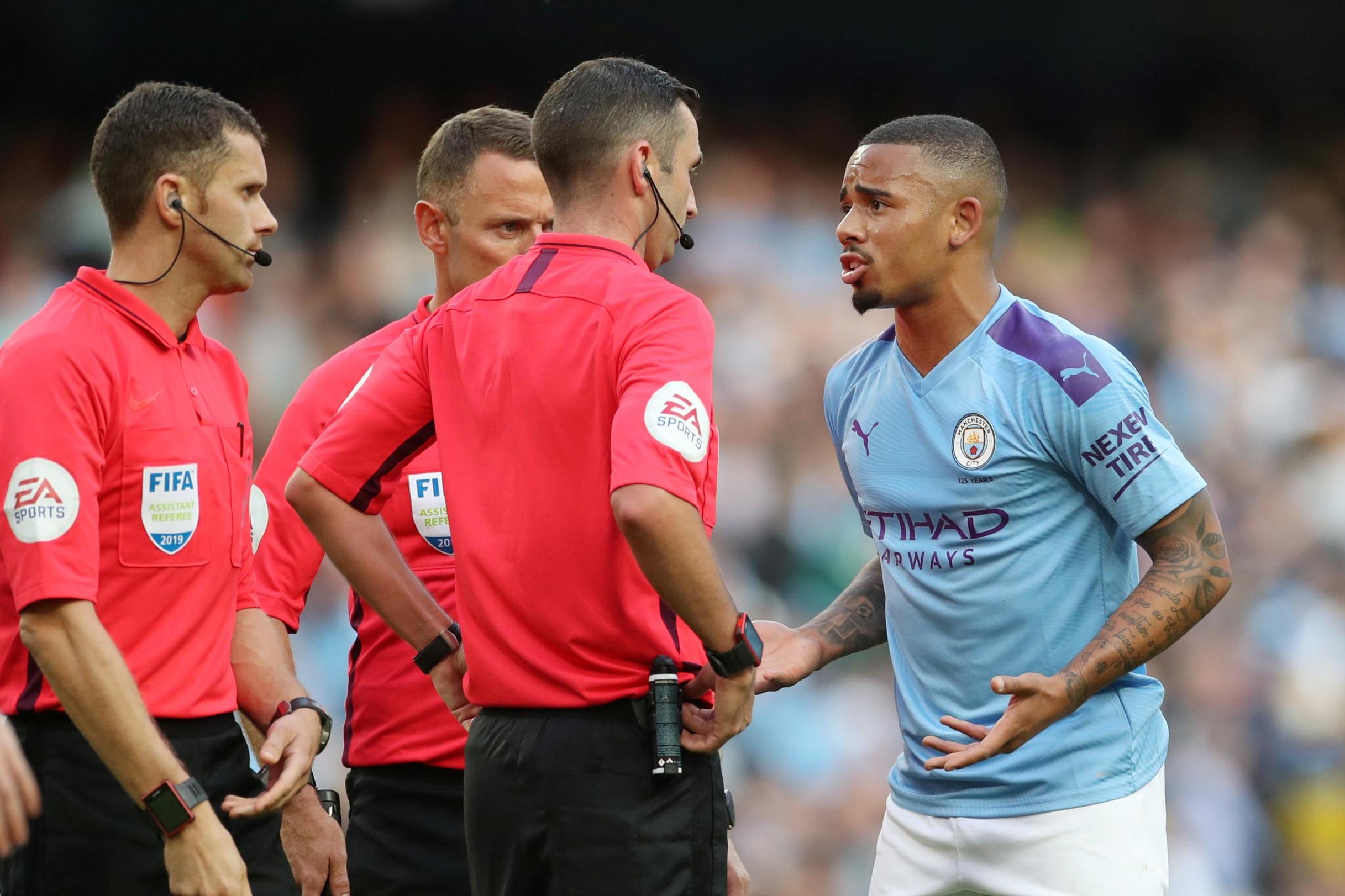VAR đã gây ra nhiều tranh cãi trong trận Man City 2-2 Tottenham VAR, trọng tài VAR, trọng tài trận Chelsea, Chelsea vs Leicester, kết quả Chelsea vs Leicester, Kết quả Ngoại hạng Anh