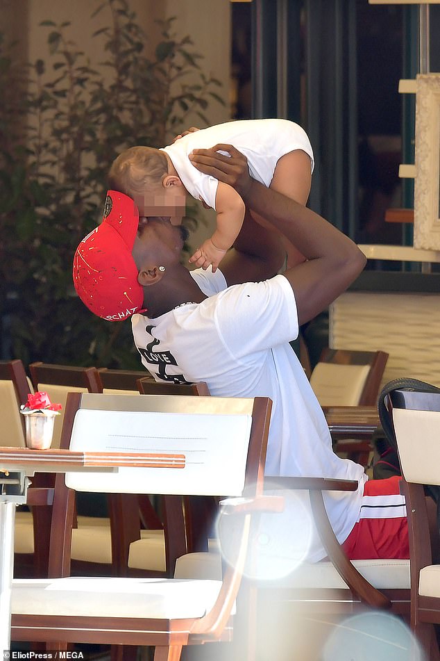 Quý tử nhà Pogba được cộng đồng mạng thích thú với vẻ ngoài bụ bẫm và trắng trẻo - Ảnh: Newsnaira Pogba, sao MU, vòng loại EURO 2020, Pháp vs Albania, Pháp vs Andorra, Premier League, con trai Pogba