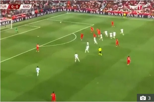 Tình huống bẫy việt vị ngớ ngẩn của Andorra - Ảnh: Cắt từ clip Vòng loại EURO 2020, Thổ Nhĩ Kỳ vs Andorra, bẫy việt vị, kết quả EURO 2020