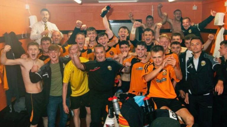 Fort William ăn mừng như vô địch World Cup - Ảnh: Sky News Đội bóng kém nhất thế giới, World Cup, BBC, Scotland League, Fort William, đội bóng lập kỉ lục không thắng