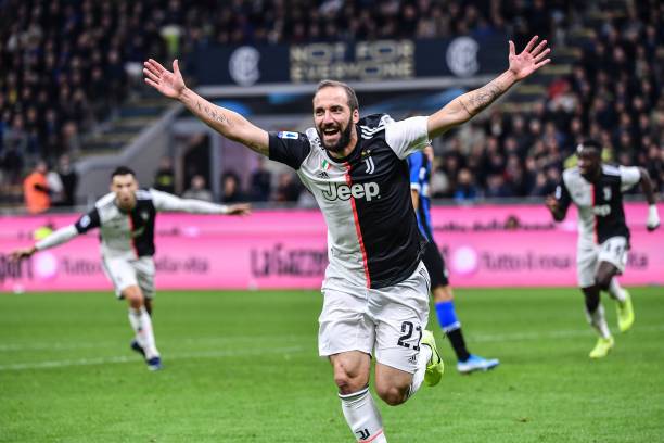 Higuain ăn mừng bàn thắng quan trọng phút cuối - Ảnh: Getty Kết quả Inter Milan vs Juventus, Inter Milan vs Juventus, kết quả Serie A, Inter Milan, Juventus, Ronaldo