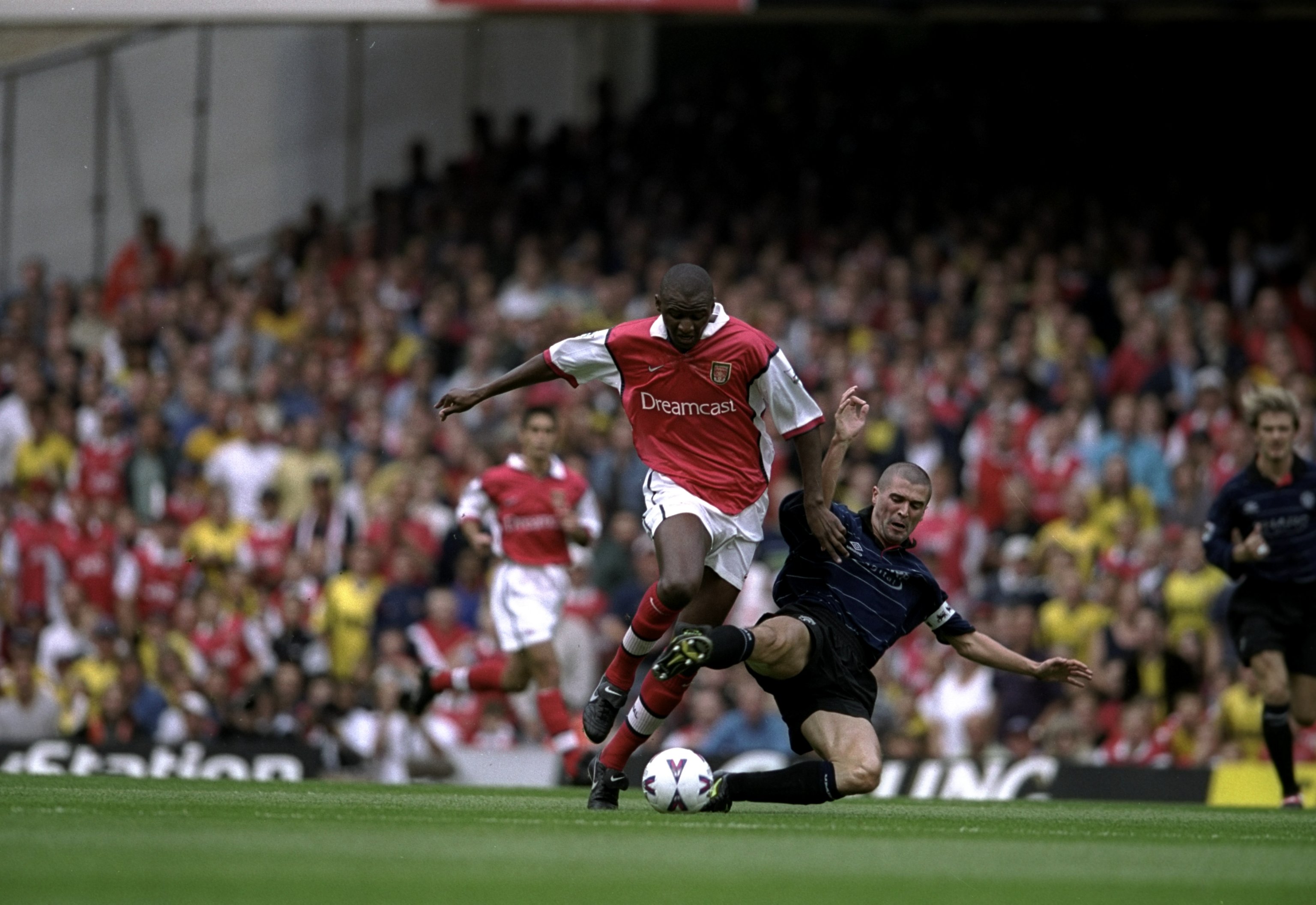 Hình ảnh tiêu biểu của Roy Keane trong những trận đại chiến - Ảnh: Getty MU vs Liverpool, kết quả MU vs Liverpool, Ngoại hạng Anh, cựu sao MU, huyền thoại MU, Premier League