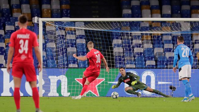 Haaland đi vào lịch sử C1 sau bàn thắng vào lưới Napoli - Ảnh: Getty Haaland, mục tiêu MU, học trò cũ Solskjaer, kết quả Napoli vs Salzburg, Liverpool vs Genk, Champions League