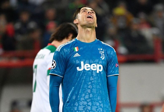 Cùng với bàn thắng bị mất, CR7 cũng thi đấu không thành công trong trận này - Ảnh: Getty Ramsey, Ronaldo, Ronaldo mất bàn thắng, Ramsey cướp bàn thắng Ronaldo, Lokomotiv vs Juventus, Champions League, Juventus