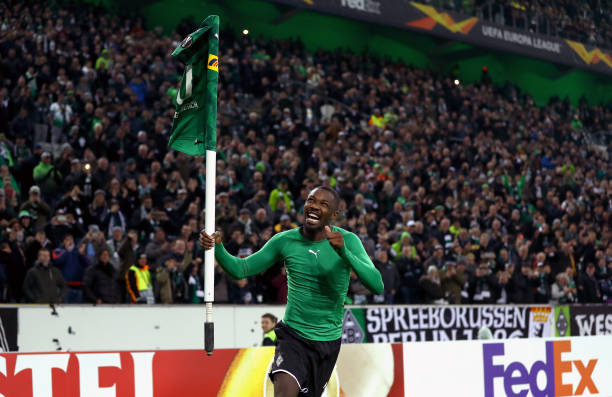 Pha ăn mừng cảm xúc của Marcus Thuram - Ảnh: Getty Kết quả M'gladbach vs Roma, M'gladbach vs Roma, kết quả Europa League, M'gladbach, Roma