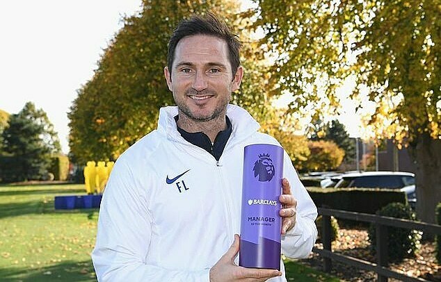 Lampard được tưởng thưởng xứng đáng sau chuỗi thành tích ấn tượng của Chelsea - Ảnh: Dailymail Đánh bại Klopp, Lampard giành danh hiệu đầu tiên tại Ngoại hạng Anh