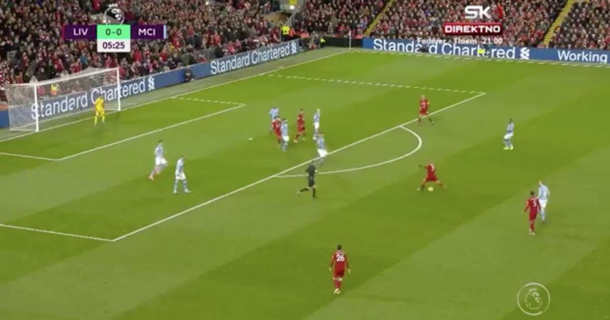 Bàn mở tỉ số của Liverpool vạch ra nhiều lỗi của Man City, từ việc Gundogan để lỏng Fabinho và khoảng cách không hợp lý giữa các hậu vệ - Ảnh: Give me Sports Liverpool vs Man City, kết quả Liverpool vs Man City, kết quả ngoại hạng anh, Arnold để bóng chạm tay, VAR, Mourinho