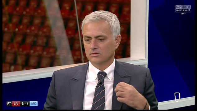 Mourinho đi vào phân tích thay vì chỉ trích như mọi lần - Ảnh: Sky Sports Liverpool vs Man City, kết quả Liverpool vs Man City, kết quả ngoại hạng anh, Arnold để bóng chạm tay, VAR, Mourinho