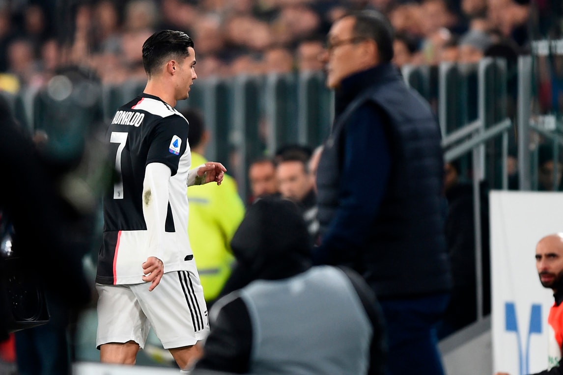 HLV Sarri cho rằng Ronaldo cần được cảm ơn - Ảnh: Getty Juventus vs AC Milan, kết quả Juventus vs AC Milan, kết quả Serie A, Ronaldo, Juventus, AC Milan, Sarri, Ronaldo bỏ về