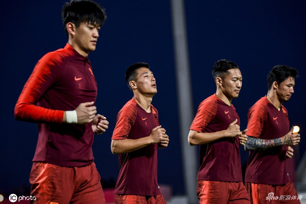 Wu Lei khá trầm ngâm giữa các đồng đội - Ảnh: SINA vòng loại world cup, trung quốc, ronaldo trung quốc, wu lei, vũ lỗi, elkerson, Syria vs Trung Quốc